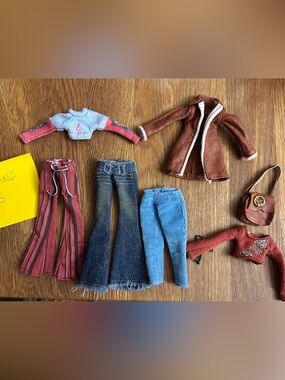 BRATZ Vintage Doll Clothing & Accessory Set - Clothing Lot 3